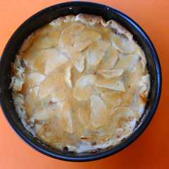 Una foto de Tarta de manzana con nueces y pasas