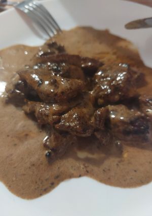 Une photo de Émincée de foie de veau au poivre noir
