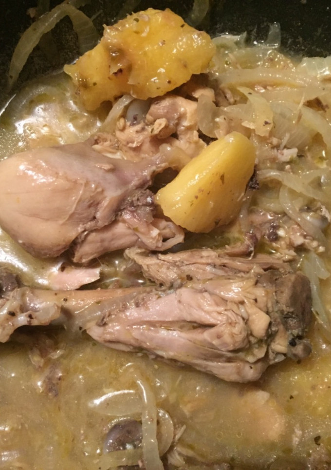Una foto de Pollo 🍗 en jugo de piña 🍍