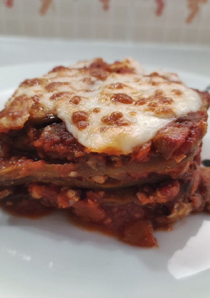 Una foto de Pastel de berenjena con carne picada🍆🍅🍗