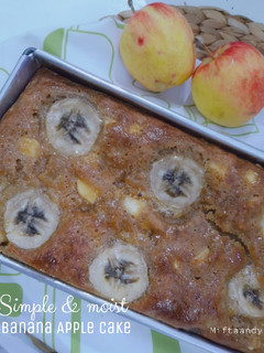 Foto resep Simple & moist banana apple cake