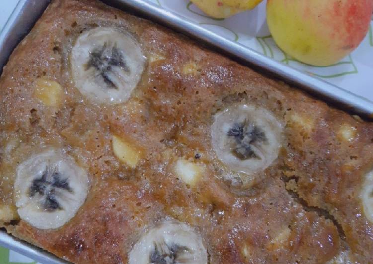 Simple & moist banana apple cake