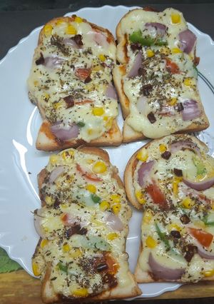 A picture of Cream Cheese Bread Pizza.