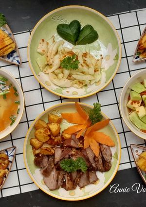 Hình của món Cơm nhà với các món từ khoai tây.