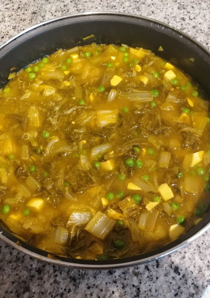 Una foto de Acelgas con guisantes y huevo cocido