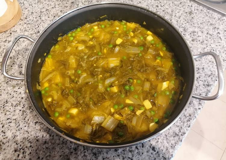 Acelgas con guisantes y huevo cocido