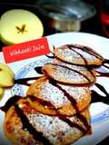 आटे का टेस्टी और हेल्दी "मिनि एप्पल पैन केक" (Mini Apple Pan Cake Recipe In Hindi)