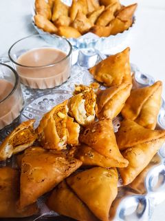 मिनी समोसे (mini samose recipe in Hindi) रेसिपी मुख्य फोटो