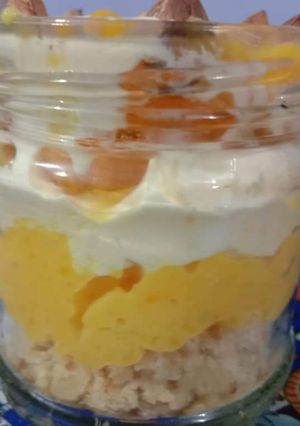 A picture of Mango happiness glass jar.