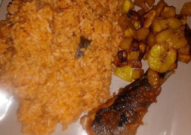 Simple Way to Cook Yummy Jollof rice wit fried fish and plantain