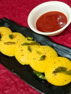 सूजी बेसन ढोकला (Suji besan dhokla recipe in Hindi) रेसिपी मुख्य फोटो