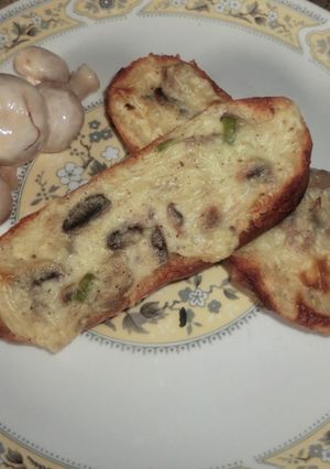 A picture of Mushroom Toast.