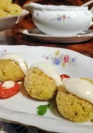 O poză a rețetei Chifteluțe din cous cous și dovlecel.