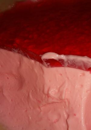 Una foto de Mousse de frutilla con gelatina