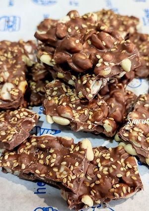A picture of Chocolate Peanut Chikki.