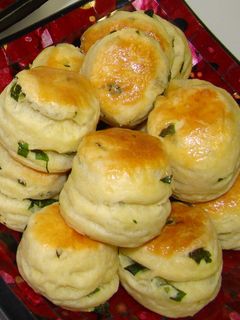 Medvehagymás pogácsa recept fotója
