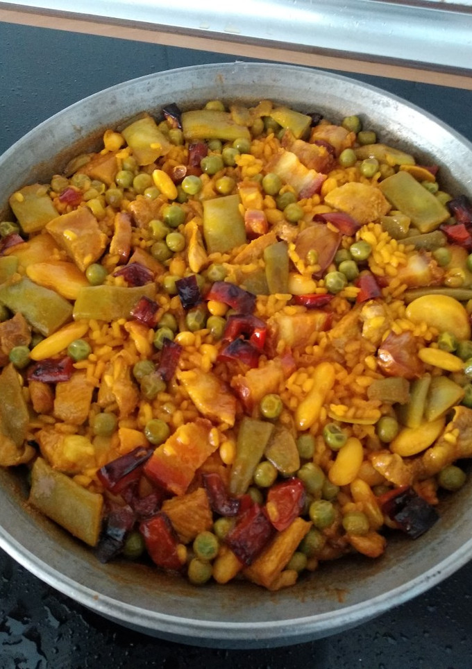 Una foto de Arroz con verduras, secreto y panceta extremeña