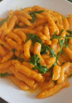 Foto di Gnocchi lunghi alla zucca, mantecati al burro e rucola