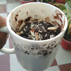 A picture of Almond brownie in mug.