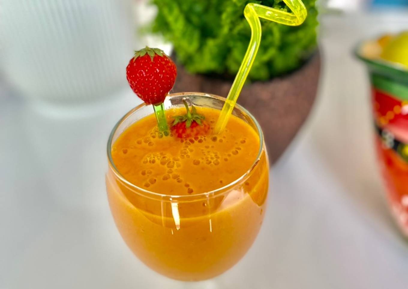 Mango + Strawberry Smoothie 🍹