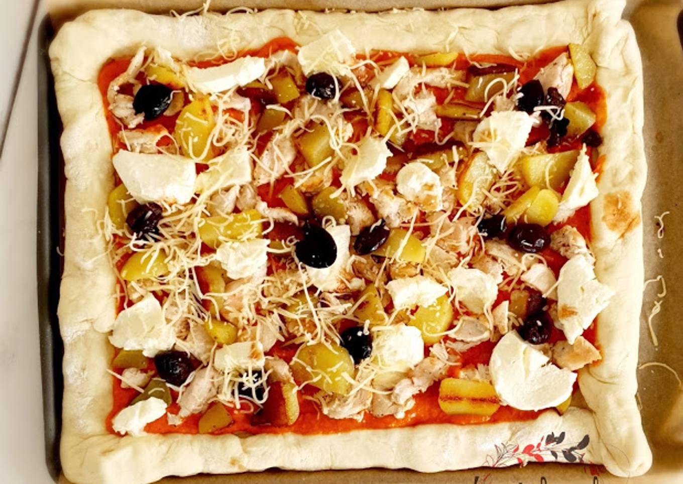 Pizza poulet pomme de terre mozzarella