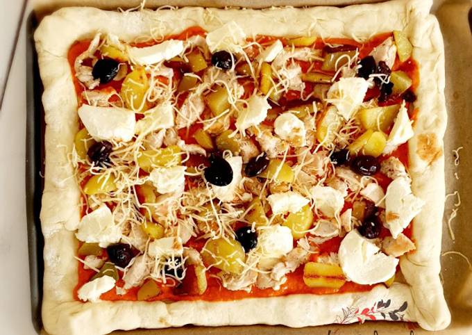 Le moyen le plus simple de Préparer Appétissante Pizza poulet pomme de
terre mozzarella