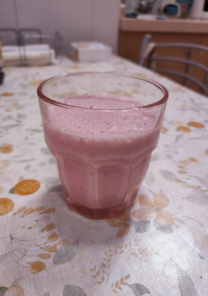 Una foto de Smoothie de fresas y frambuesas