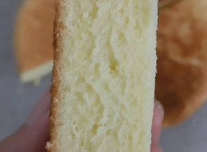 Hình của món Bánh bông lan làm bằng nồi cơm điện.
