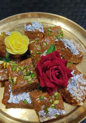 मोहनथाल (mohanthal recipe in Hindi) रेसिपी मुख्य फोटो
