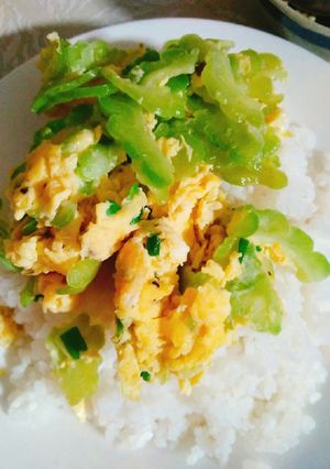 Hình của món Khổ qua xào trứng.