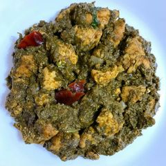 A picture of Palak Chicken.