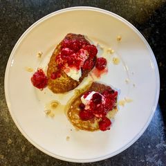 A picture of Ricotta and hazelnut pancakes.