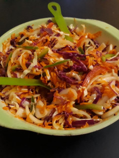 Una foto de Ensalada multicolor a la naranja.🥗