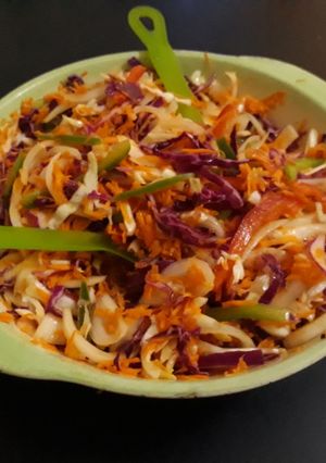 Una foto de Ensalada multicolor a la naranja.🥗