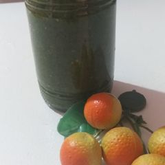 A picture of Green chutney.
