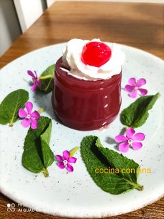 Una foto de Pudín de frutos rojos sencillo y rápido de hacer, muy rico