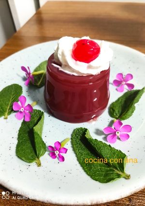 Una foto de Pudín de frutos rojos sencillo y rápido de hacer, muy rico