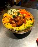 Poke de pescado en salsa teriyaki