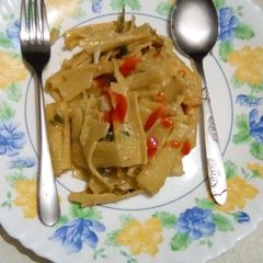 A picture of Chilli egg pasta.