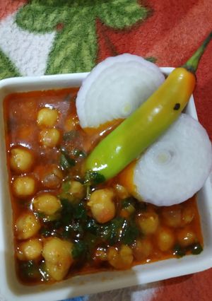 A picture of White chhole.