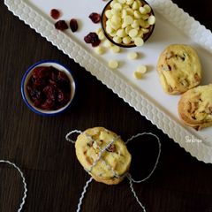 A picture of Cranberry and White chocolate Biscuits.