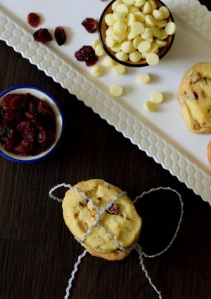 A picture of Cranberry and White chocolate Biscuits.