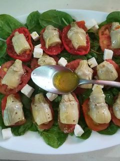 Una foto de Ensalada de alcachofas en conserva
