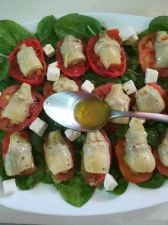 Una foto de Ensalada de alcachofas en conserva