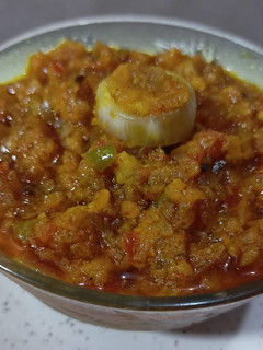 प्याज की स्वादिष्ट चटनी(pyaz ki swadist chutney recipe in hindi) रेसिपी मुख्य फोटो