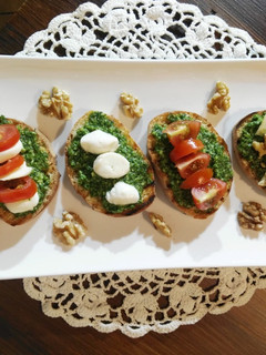 Foto di Bruschette con pesto di rucola