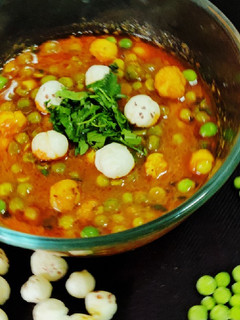 मटर मखाना करी (matar makhana curry recipe in Hindi) रेसिपी मुख्य फोटो