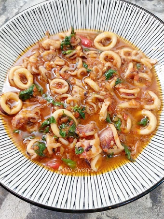 Langkah Gampang Membikin Resep Cumi masak kuah kemangi yang Menggugah Selera Anti Ribet, Bikin Ngiler