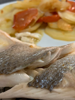 Una foto de Lubina al horno