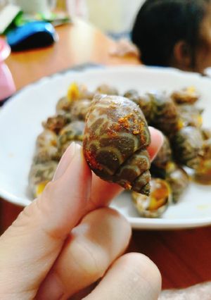 Hình của món Ốc hương rang muối ớt.